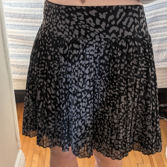 Pleated party skirt - Picture 3 of 4